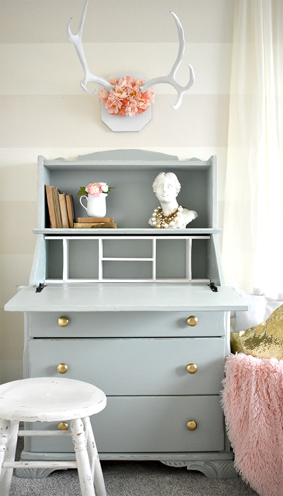 Thrifted desk makeover with Rustoleum chalk paint. - The Collected House