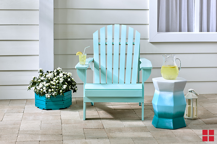 Outdoor chair makeover with spray paint - Re-Fabbed