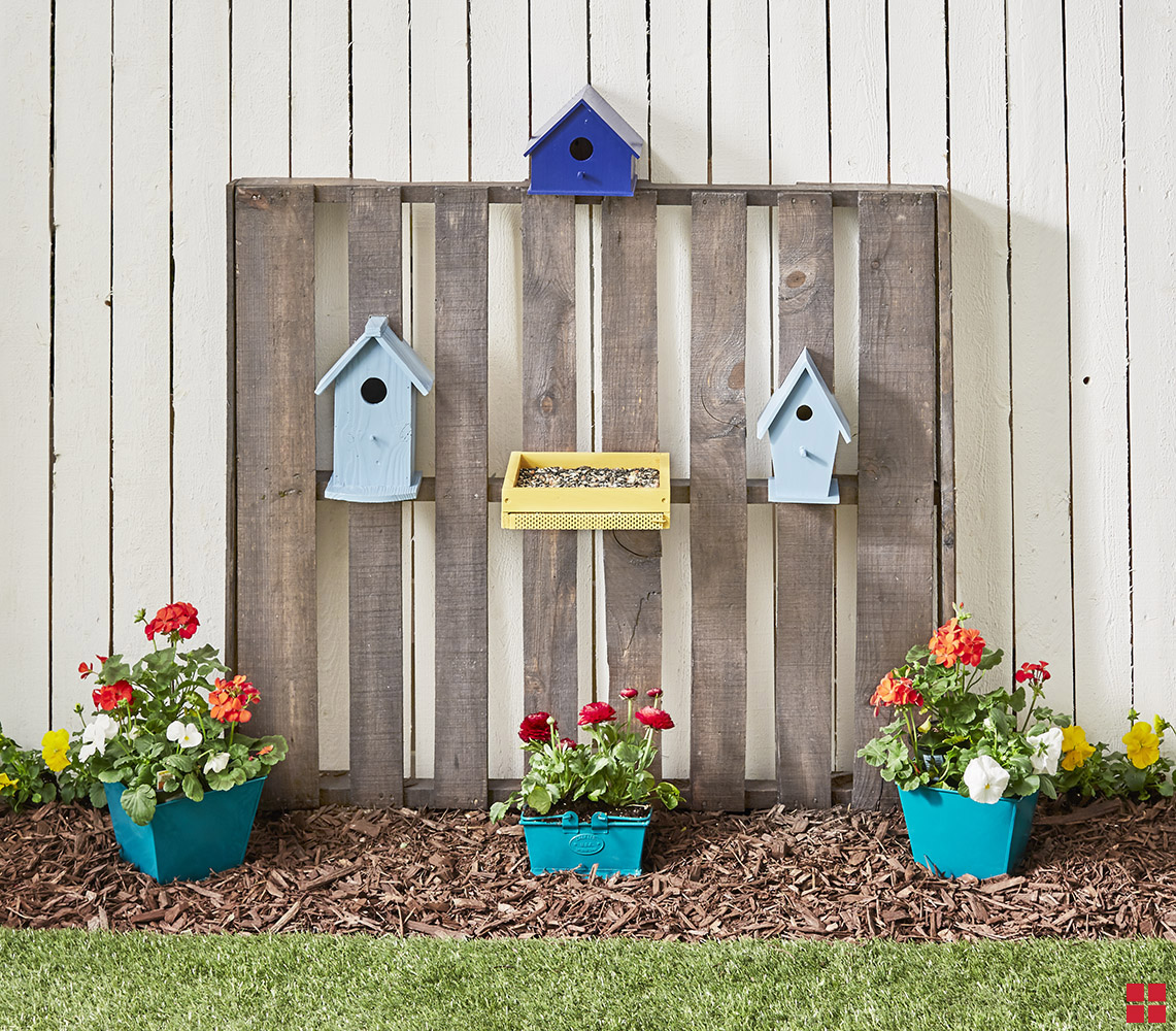 Birdhouse Pallet Offers a Unique Home For Birds