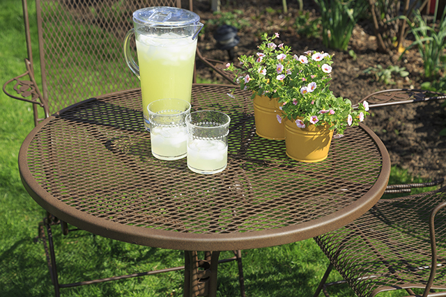 Fast Ways to Revamp Your Patio Furniture| Revamp Your Patio Furniture, Patio Furniture DIYs, DIY Patio Furniture, Patio Furniture Projects, Easy Patio Furniture Projects, Simple Outdoor Projects, Outdoor Furniture Projects, Popular Pin 