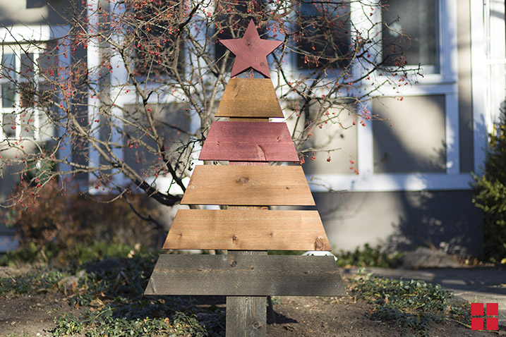 How To Build a Wood Stained Christmas Tree
