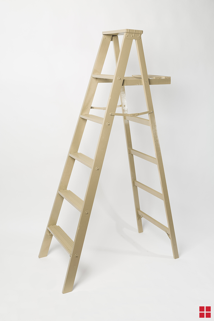 How to Customize an Old Ladder with Spray Paint